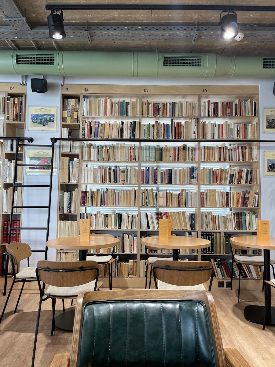 Vivliostatis Café Photos 2